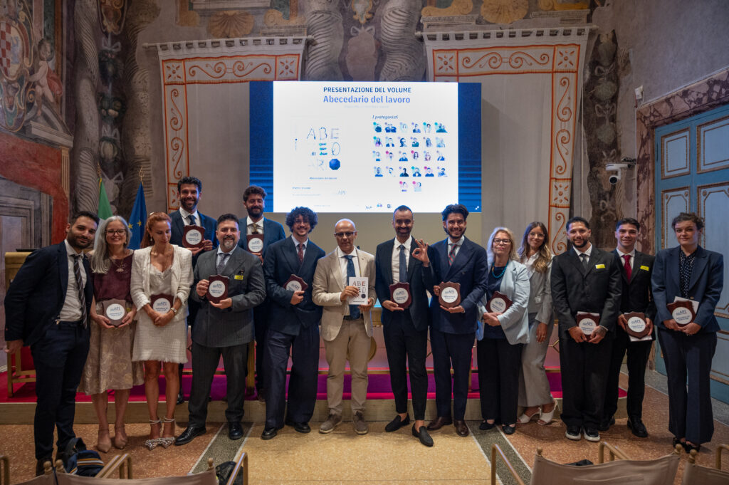 Pietro Vivone con i premiati in Sala Zuccari